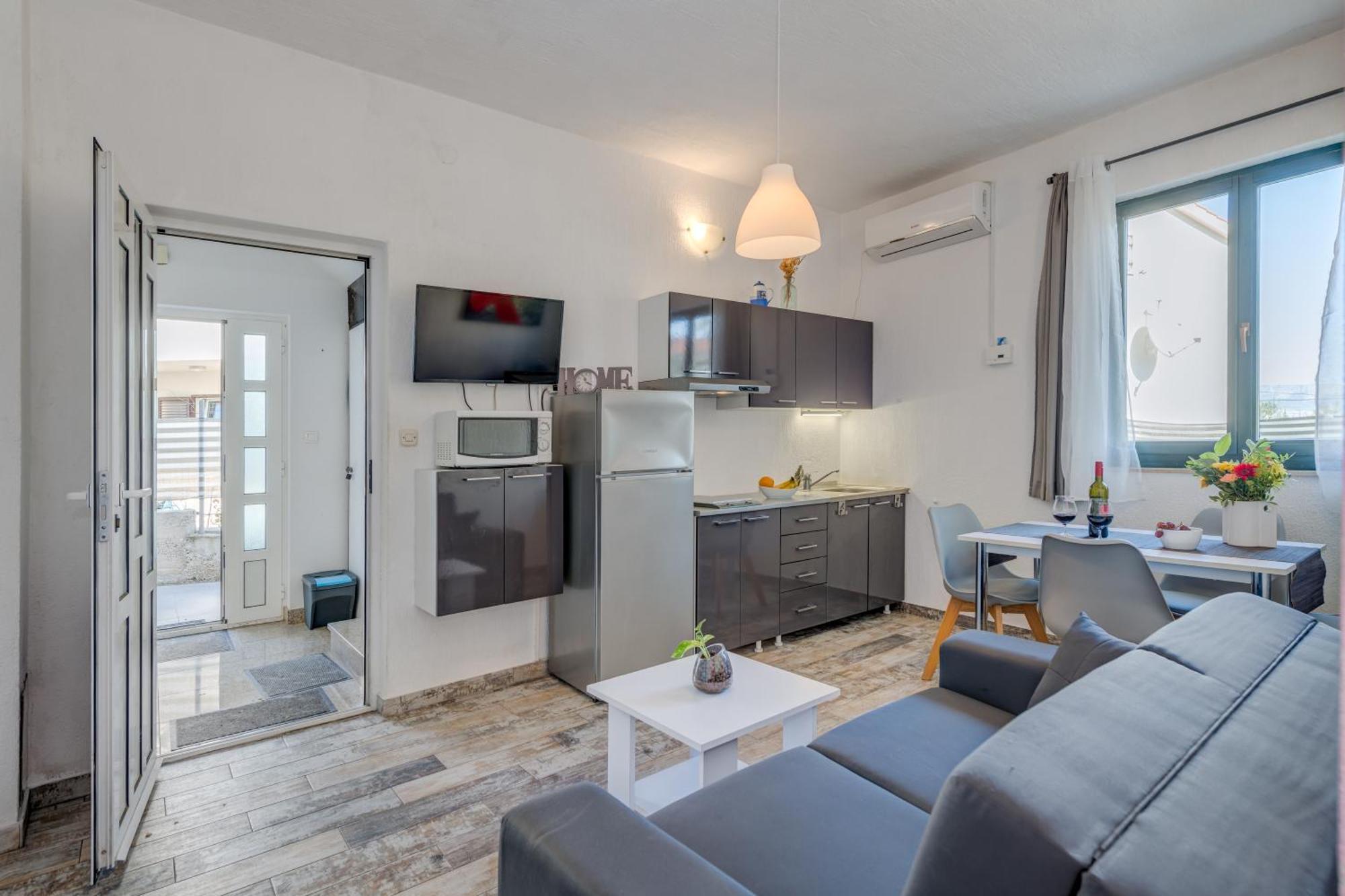 Deepwater House Apartment Slatine Exterior photo